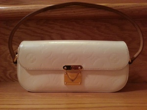 My latest find, the Louis Vuitton Perle Vernis Malibu Street Bag. LOVE IT! 